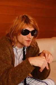 Kurt Cobain of Nirvana doing a interview in Tokyo 1992 Japan Tour OLD PHOTO 31 - Picture 1 of 1