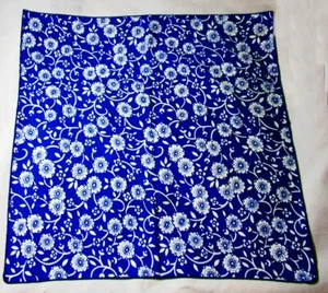 Mantel Topper Vintage #06 Patrón Floral Azul Marino, Borde Laminado 16" Cuadrado - Imagen 1 de 3