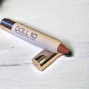 Doll 10 Start Living Lip Crayon ~ Creamy Hydration ~ Rich Shine ~ High Pigment - Picture 1 of 3