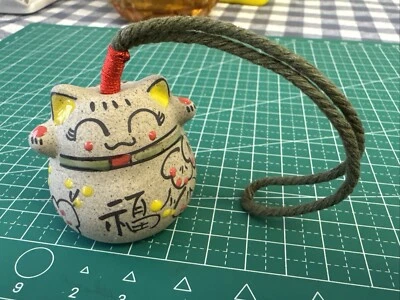 Campana de viento de cerámica estilo japonés para gato de la suerte Foto 1 de 3