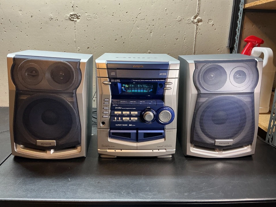 Aiwa NSX-AJ300 系统 3 CD/收音机/AUX/双磁带播放器! — 第 1/4 张图片