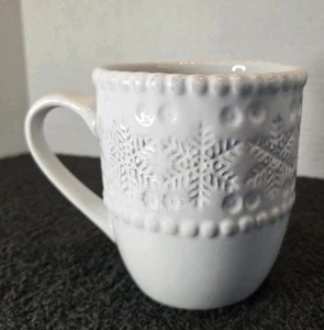 Taza copo de nieve blanca en relieve de PIER 1 - Imagen 1 de 6