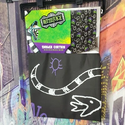 Beetlejuice Sandworm 淋浴帘黑白 70 X 72 英寸面料新品 (B8) — 第 1/4 张图片