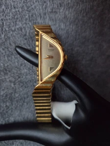 Reloj Vintage Seiko Rivoli Mujer Media Luna Tono Dorado 1F20-5D59 Batería Nueva 6.5" - Imagen 1 de 3