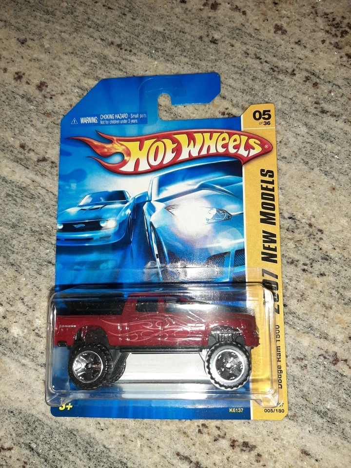 Dodge Ram 1500 2007 Hot Wheels, modelos nuevos, rojo, 5/180 (B4) Foto 1 de 1