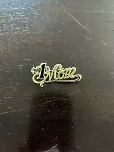 Vintage A.J.C. Gold-Tone Brooch Pin "#1 Mom" 1 3/4 in. Combination matte & shine - Picture 1 of 7