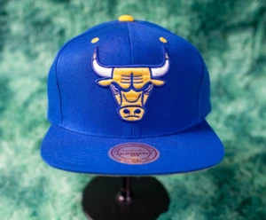 DS Mitchell & Ness Chicago Bulls Blue Yellow Script "Laney" Snapback Adjustable - Picture 1 of 10