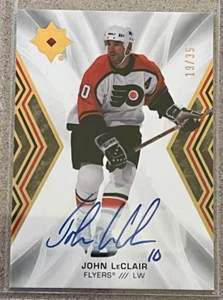 John LeClair AUTO /35 2021-22 Ultimate Collection Gold #81 - Flyers - Bild 1 von 2
