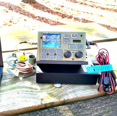 Combo cuña portadora FX-4CR / Talentcell 6000 - ¡se adapta a radio y batería juntas! Foto 1 de 4