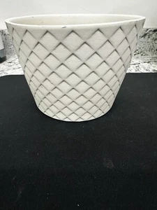 White Flower Pot Ceramic 6.5 in W 5 in H Diamond Design - Picture 1 of 6