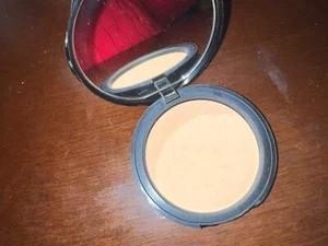 Kvd Finishing/setting Powder - Light Medium - Applied Twice - Picture 1 of 4