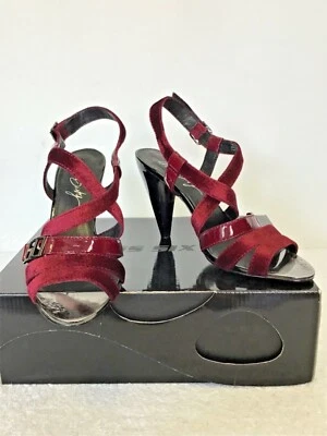 SANDALIAS DE TACÓN CON CORREA DE CUERO CON CORREA DE TERCIOPELO Y TERCIOPELO ROJO PROFUNDO (VINO) TALLA 6/39 Foto 1 de 4