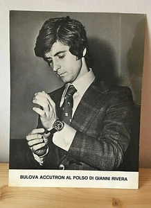 Foto 23,50X18 cm Bulova Accutron al polso di Gianni Rivera anni '60'70 - Picture 1 of 7