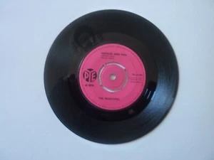1964 THE SEARCHERS NEEDLES AND PINS / SATURDAY NIGHT OUT - Picture 1 of 2