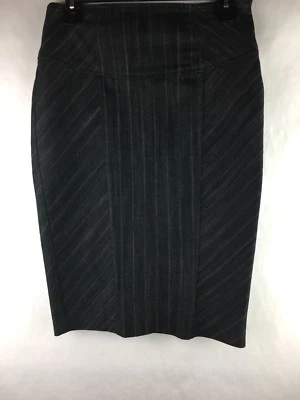 Falda lápiz de zinc para mujer talla 5 con volantes acento parte inferior trasera gris a rayas Foto 1 de 4