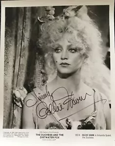 GOLDIE HAWN - AUTOGRAPHED 10 x 8 PUBLICITY PHOTOGRAPH from The Duchess and th... - Bild 1 von 1