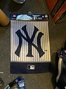 NEW YORK YANKEES ----2-SIDED 12 1/2" X 18 GARDEN FLAG - Picture 1 of 2