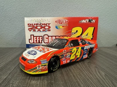 2002 Jeff Gordon #24 Dupont 200th Anniversary Celebration 1:24 NASCAR ação na caixa - Imagem 1 de 4