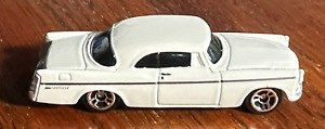 Maisto Special Edition 1956 Chrysler 300B White Die Cast