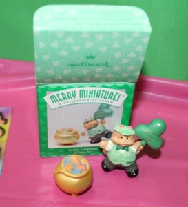 Hallmark Merry Miniatures 2 Piece Lucky Cameron Holidays 1995 QSM8021 Figurine - Picture 1 of 4