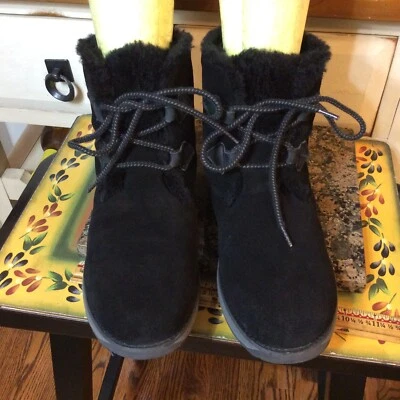 EMU Australia W- 10 M-9 Featherwood Mini Ankle Boot Black Merino Wool Lined - Image 1 of 4