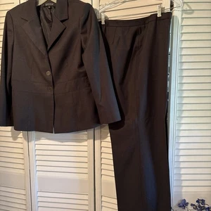 Kasper Women’s 2 Piece Pant Suit.  Dark Gray Size 16P. Polyester Blend - Picture 1 of 9