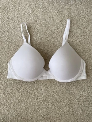 Sujetador Victoria’s Secret ROSA 32C Wear Everywhere inalámbrico push up blanco Foto 1 de 4