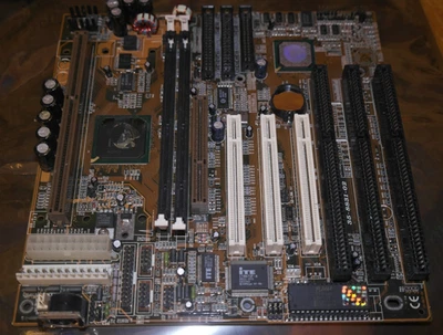 Slot 1 AT mothebroard AGP PCI ISA SD ATX PSU IDE FDD Intel chipset - Image 1 of 4