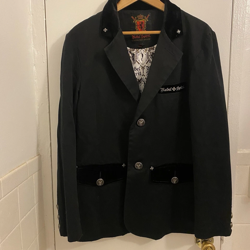 Rebel Spirit - A Royal Way of Life | Chaqueta de traje de diseñador negra talla grande GQ Foto 1 de 4