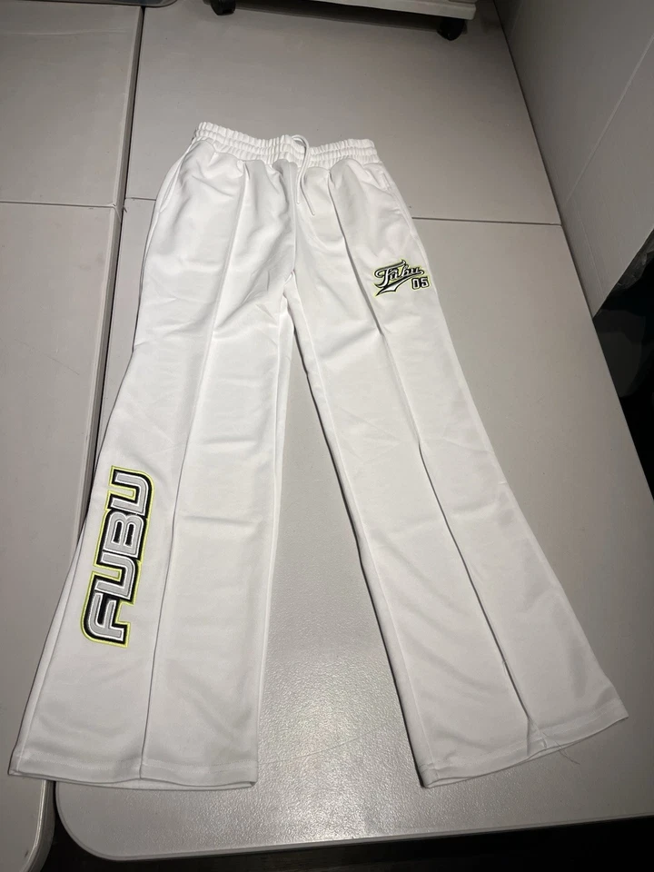 Calça feminina Fubu x Forever 21 pequena branca logotipo trilha poliéster costura interna 30” - Imagem 1 de 4
