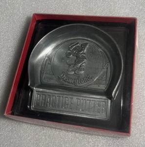 Taza de golf vintage Disneyland práctica putter peltre Mickey con caja - Imagen 1 de 4