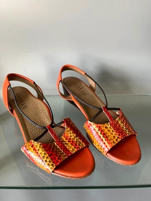 Женские кожаные сандалии Anyi Lu с красным анималистическим принтом с открытой спиной размер: 8 - Изображение 1 из 4