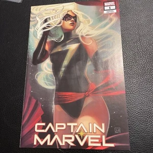 Captain Marvel #1 Stephanie Hans variant - Picture 1 of 22