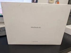 macbook air 15 inch m3 8C CPU / 10C GPU / 16GB ram / 256gb - Picture 1 of 3