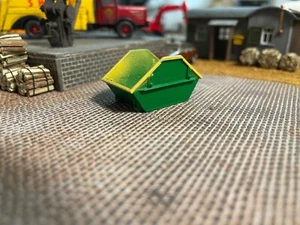 H0 1:87 Ladegut Absetzmulde Typ 5 – Handarbeit Grün/Gelb Diorama Zubehör - Bild 1 von 3