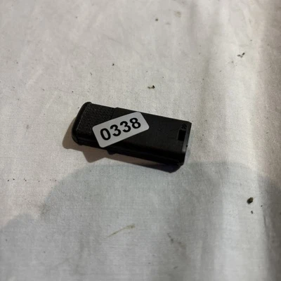 07-17 GMC Acadia Ebony Side Door Locking Rod Knob Black Plastic OEM 15801425 - Image 1 of 4