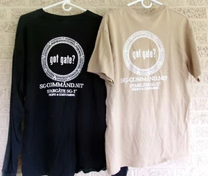 2 T-Shirt Paket Vintage Stargate Command GOT GATE ? Hellbraun Schwarz T-Shirt Fanclub - Bild 1 von 6