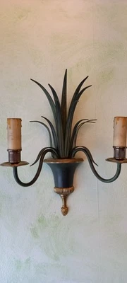 Maison CHARLES Paire d'appliques murales Modèle "Vase feuilles" vers 1950/70  - Photo 1/4