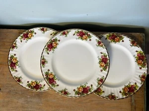 Royal Albert OLD COUNTRY ROSES Set 3 Dinner plates 10 1/2" 2nd Quality Seconds - Picture 1 of 6