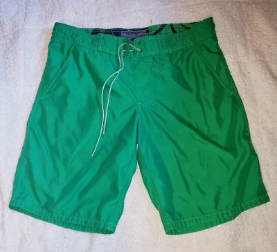 Bañador Old Navy verde pequeño para hombre Foto 1 de 2