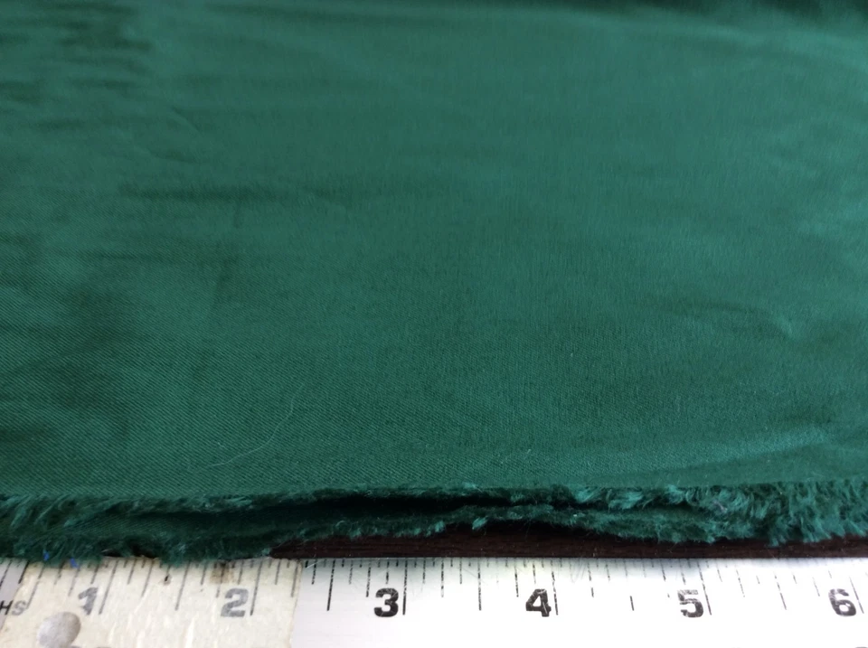 BUSCADORES DE TELA CAZADOR SARGA VERDE -60 PULGADAS DE ANCHO-- POR YARDA Foto 1 de 1