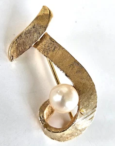Vintage Richelieu Genuine Pearl Initial Letter J Gold Tone Pin 1-3/8" - Picture 1 of 5