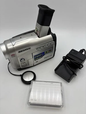 Samsung VP-D10 Camcorder Cassette With Battery Charger And New Battery - Silver - Image 1 of 4