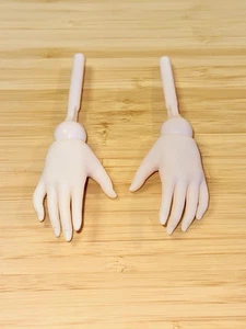 Volks Dollfie Dream Semi White Colored Hands With Hand Internal Frame Included - Foto 1 di 5