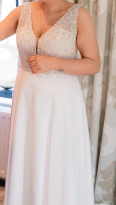 Justin Alexander beaded bodice A line wedding dress size 10/12  - Image 1 of 4