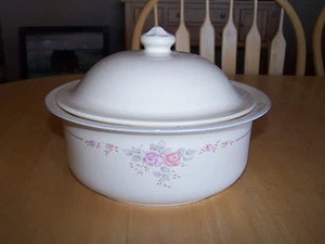 Pfaltzgraff USA TROUSSEAU bedeckt Kasserolle mit Deckel 2 Quart 1 verfügbar - Bild 1 von 5