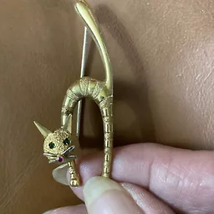 14kt Yellow Italy Gold Scaredy Tabby CAT Green Gem Eyes Red Gem Nose Brooch 4g - Picture 1 of 5