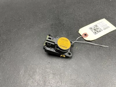 A/C Heater Flap Door Actuator 2020 GMC Acadia 84018409 2017 2018 2019 2021 -2023 - Image 1 of 4