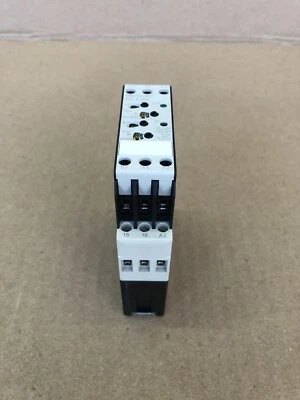 TELEMECANIQUE RE4-CV BLINKER TIMER FLASHING REFCV11BU 023685 - Image 1 of 4