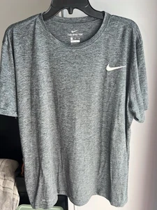 Nike Dry Fit Men’s T-shirt XL Dark Gray Short Sleeve Logo Distressed Sport - Picture 1 of 7